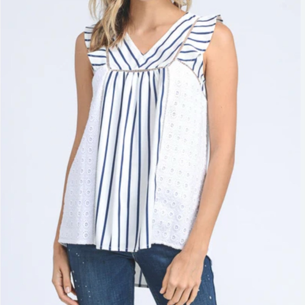 Doe & Rae Eyelet Navy and White Sleeveless Blouse Size Medium Women’s Top